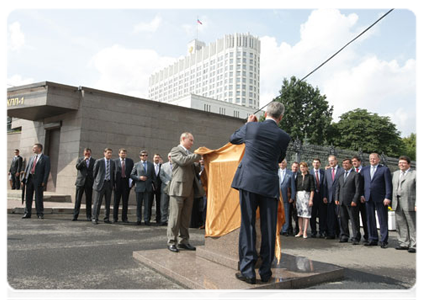 Prime Minister Vladimir Putin taking part in laying the foundation stone for a monument to Pyotr Stolypin, following a meeting of the organising committee for the celebration of the prominent politician's 150th birthday anniversary