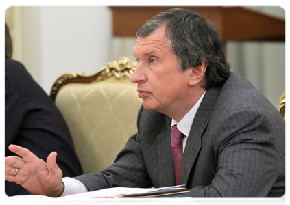 Deputy Prime Minister Igor Sechin at a Government Presidium meeting