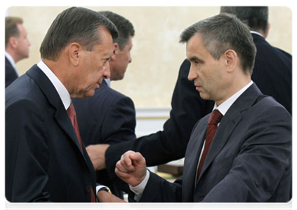 First Deputy Prime Minister Viktor Zubkov and Interior Minister Rashid Nurgaliev at a Government Presidium meeting
