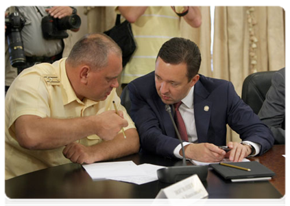 Andrei Zvyagintsev, head of the Russian Defence Ministry’s Research Institute for Deepwater Diving Operations, and Prime Minister of Tatarstan Ildar Khalikov