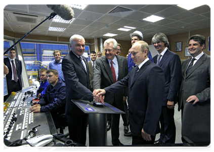 Председатель Правительства Российской Федерации В.В.Путин,  посетил ОАО «Магнитогорский металлургический комбинат», где принял участие в запуске первой очереди стана-2000 холодной прокатки