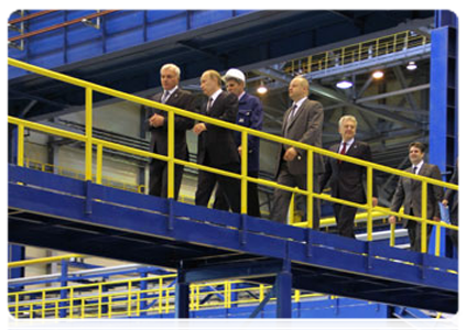 Председатель Правительства Российской Федерации В.В.Путин посетил ОАО «Магнитогорский металлургический комбинат», где принял участие в запуске первой очереди стана-2000 холодной прокатки