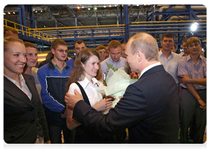 В ходе посещения ОАО «Магнитогорский металлургический комбинат» В.В.Путин побеседовал с работниками предприятия