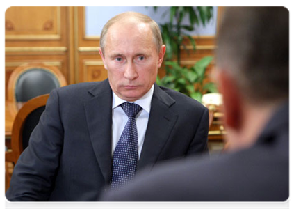 Prime Minister Vladimir Putin at a meeting with Ivanovo Region Governor Mikhail Men