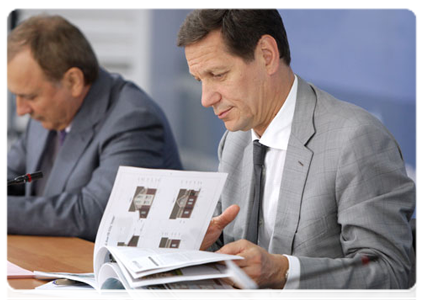 Deputy Prime Minister Alexander Zhukov at a meeting on low-rise housing construction