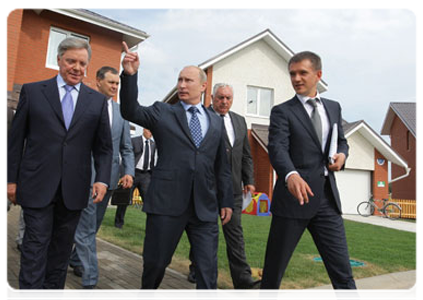 По окончании совещания В.В.Путин посетил строящийся микрорайон Новое Ступино