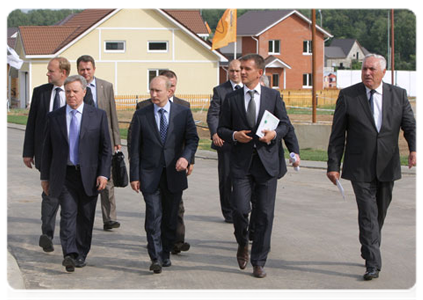 По окончании совещания В.В.Путин посетил строящийся микрорайон Новое Ступино