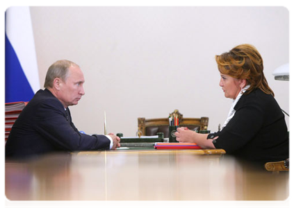 Prime Minister Vladimir Putin meets with Agriculture Minister Yelena Skrynnik