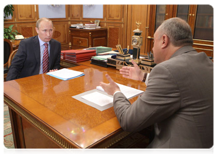 Председатель Правительства Российской Федерации В.В.Путин провёл рабочую встречу с губернатором Камчатского края В.И.Илюхиным