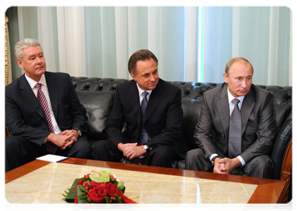 Prime Minister Vladimir Putin, Moscow Mayor Sergei Sobyanin, and Minister of Sports, Tourism and Youth Policy Vitaly Mutko at a meeting with President of the International Association of Athletics Federations Lamine Diack