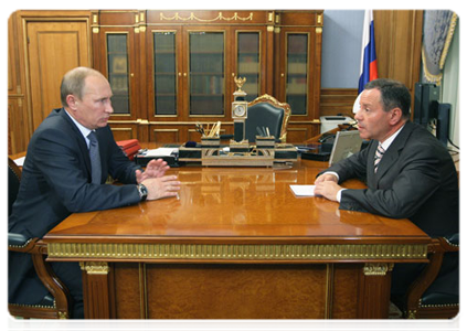 Prime Minister Vladimir Putin meets with Alexander Braverman, Director-General of the Federal Fund for the Support of Housing Construction