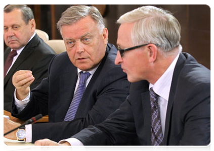 President of Russian Railways Vladimir Yakunin and President of the Russian Union of Industrialists and Entrepreneurs Alexander Shokhin at a session of the Government Commission on High Technology and Innovation in Dubna