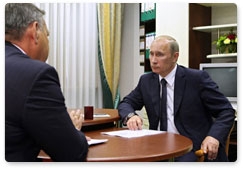 Председатель Правительства Российской Федерации В.В.Путин провёл рабочую встречу с губернатором Ленинградской области В.П.Сердюковым