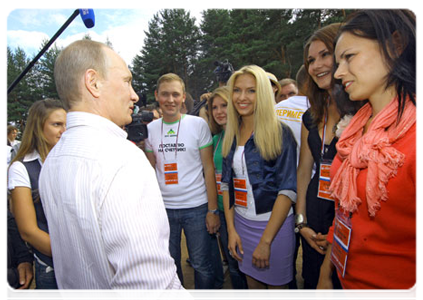 Председатель Правительства Российской Федерации В.В.Путин пообщался с участниками молодёжного образовательного форума «Селигер-2011»