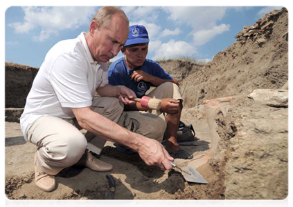 Prime Minister Vladimir Putin visiting the excavation site of the ancient Greek city of Phanagoria on Russia’s Taman Peninsula