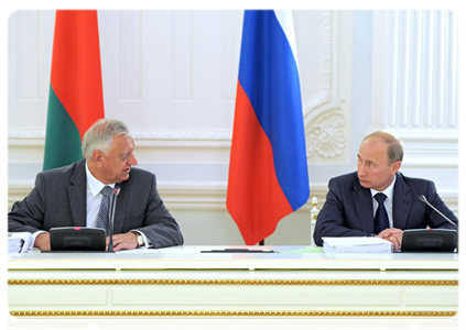 Russian Prime Minister Vladimir Putin and Belarusian Prime Minister Mikhail Myasnikovich at a meeting of the Russia-Belarus Union State Council of Ministers