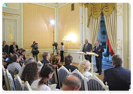 По итогам заседания Совета министров Союзного государства В.В.Путин и М.В.Мясникович провели совместную пресс-конференцию