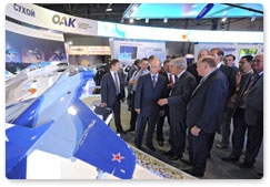 Председатель Правительства Российской Федерации В.В.Путин осмотрел павильон ОАО «Объединённая авиастроительная корпорация»