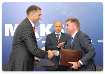 В присутствии В.В.Путина в рамках Международного авиационно-космического салона «МАКС-2011» был подписан ряд документов