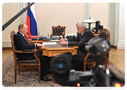 Prime Minister Vladimir Putin meets with Vladimir Region Governor Nikolai Vinogradov