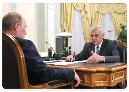 Vladimir Region Governor Nikolai Vinogradov at a meeting with Prime Minister Vladimir Putin