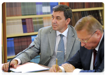 Director of the Department of Science, High Technology and Education of the Government of the Russian Federation Alexander Khlunov and Rector of Moscow State University of Civil Engineering Valery Telichenko