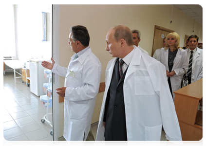 Prime Minister Vladimir Putin visits the regional clinical hospital in Smolensk