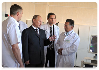 Prime Minister Vladimir Putin visits the regional clinical hospital in Smolensk