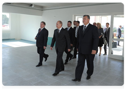 Prime Minister Vladimir Putin sees how construction work is progressing on the Smolensk Federal Medical Centre for Traumatology, Orthopaedics and Endoprosthesis
