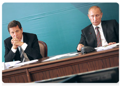 Prime Minister Vladimir Putin and Deputy Prime Minister Alexander Zhukov at a meeting on healthcare modernisation