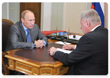 Prime Minister Vladimir Putin with Mikhail Shmakov, Chairman of the Federation of Independent Trade Unions of Russia