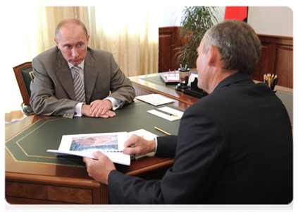 Prime Minister Vladimir Putin meeting with Trans-Baikal Territory Governor Ravil Geniatulin