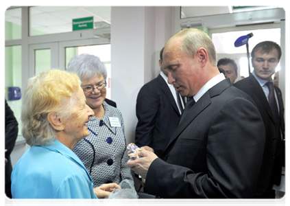 After touring the school, the prime minister talked to some Podolsk residents, including students' parents
