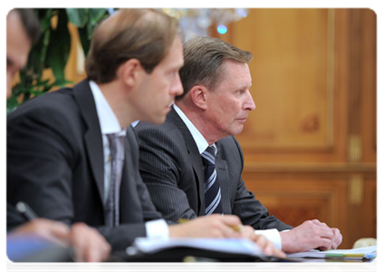 Deputy Prime Minister Sergei Ivanov and Deputy Industry and Trade Minister Denis Manturov at a meeting on flight safety in civil aviation