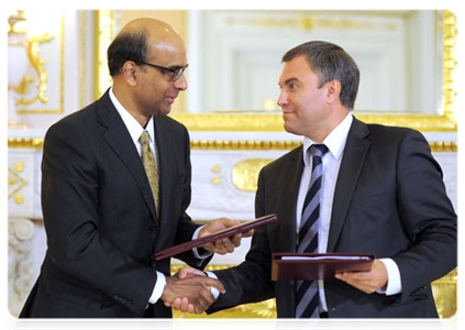 Deputy Prime Minister and Chief of the Government Staff Vyacheslav Volodin and Deputy Prime Minister, Minister for Finance and Minister for Manpower of Singapore Tharman Shanmugaratnam