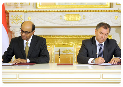 Deputy Prime Minister and Chief of the Government Staff Vyacheslav Volodin and Deputy Prime Minister, Minister for Finance and Minister for Manpower of Singapore Tharman Shanmugaratnam