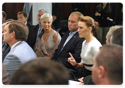 Участники предварительного народного голосования на встрече с Председателем Правительства Российской Федерации В.В.Путиным