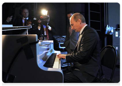 Prime Minister Vladimir Putin visits the State Theatre of Nations