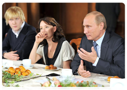 Vladimir Putin talking to young actors and theatre directors during his visit to the State Theatre of Nations