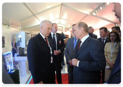 Председатель Правительства Российской Федерации В.В.Путин прибыл на Х Международный инвестиционный форум в Сочи, где осмотрел экспозиции инновационных проектов различных регионов