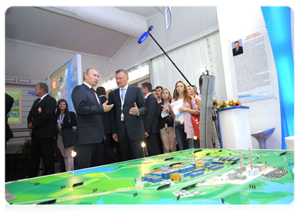 Prime Minister Vladimir Putin visiting innovation project displays from various regions at the X International Investment Forum Sochi-2011