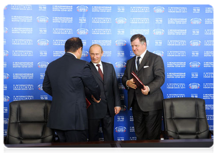 Prime Minister Vladimir Putin attending the signing of several documents during the X International Investment Forum Sochi-2011