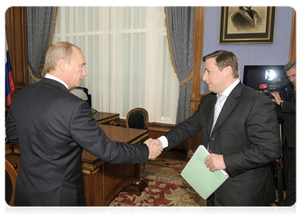 Prime Minister Vladimir Putin meets with Alexander Khloponin, Deputy Prime Minister and Presidential Plenipotentiary Envoy to the North Caucasus Federal District