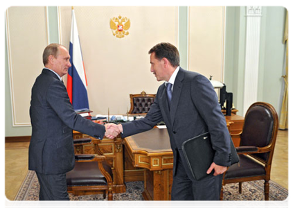 Prime Minister Vladimir Putin meets with Voronezh Region Governor Alexei Gordeyev