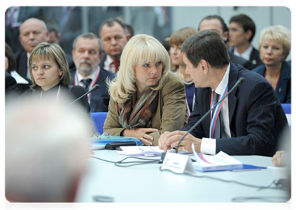 Minister of Health and Social Development Tatyana Golikova and Deputy Prime Minister Alexander Zhukov