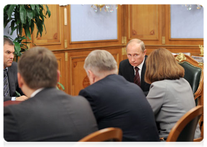 Председатель Правительства Российской Федерации В.В.Путин провёл совещание по вопросу предоставления государственных услуг населению