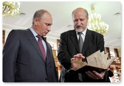 Председатель Правительства Российской Федерации В.В.Путин посетил Российскую государственную библиотеку в доме Пашкова, где проходит съезд Российского книжного союза