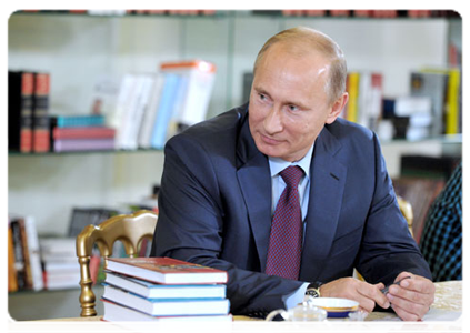 Prime Minister Vladimir Putin meets with Russian writers attending the Russian Book Union’s conference