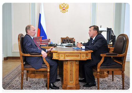 Prime Minister Vladimir Putin meets with First Deputy Prime Minister Viktor Zubkov