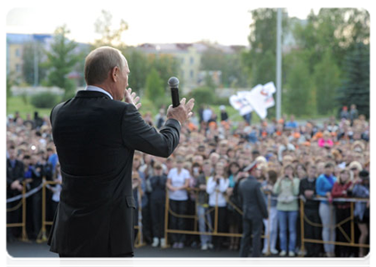 Prime Minister Vladimir Putin at the Open Festival of Young Talents, “Nizhny Tagil – City of Youth,” dedicated to the 75th anniversary of the Uralvagonzavod plant